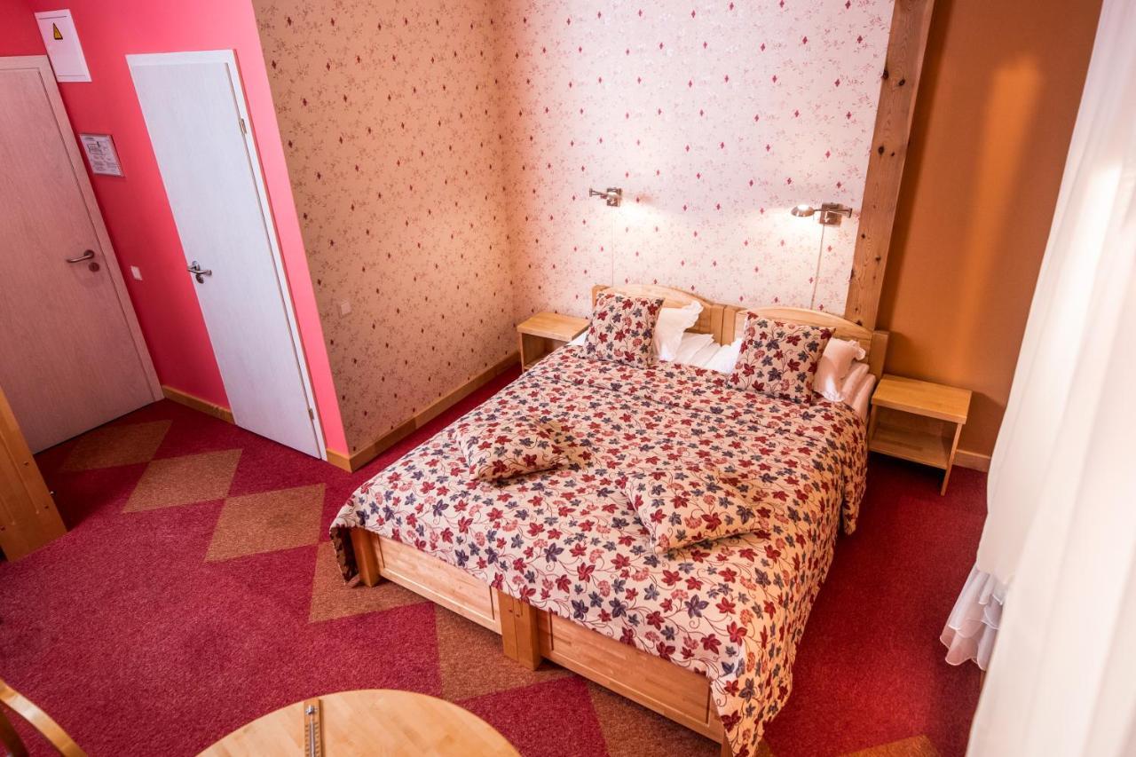 Abzali Hotel And Restaurant With Self Check-In Ādaži Eksteriør billede